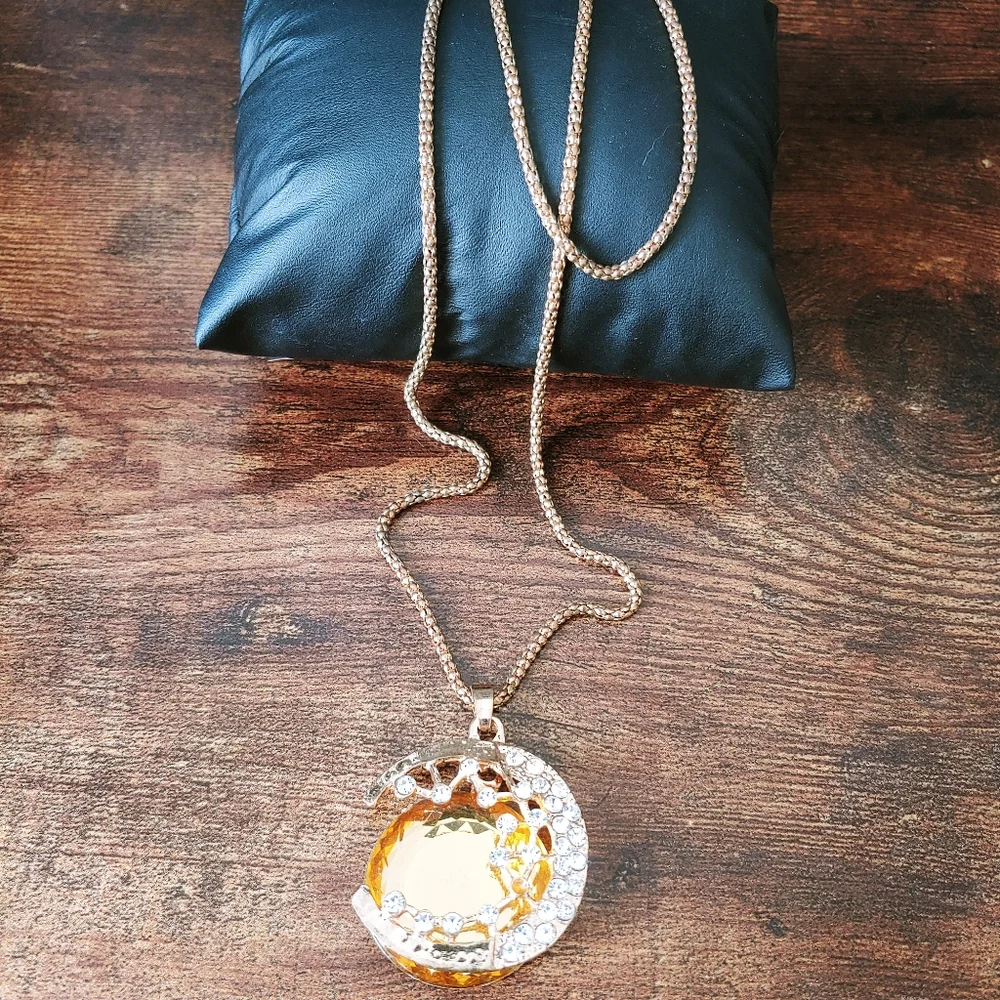 ONLY IN BUNLE/ Collier lune / Moon Necklace - Picture 2 of 5